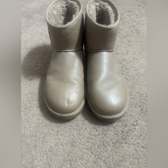 UGG Shoes - UGG Classic Mini Pearlized Boot
Size 10